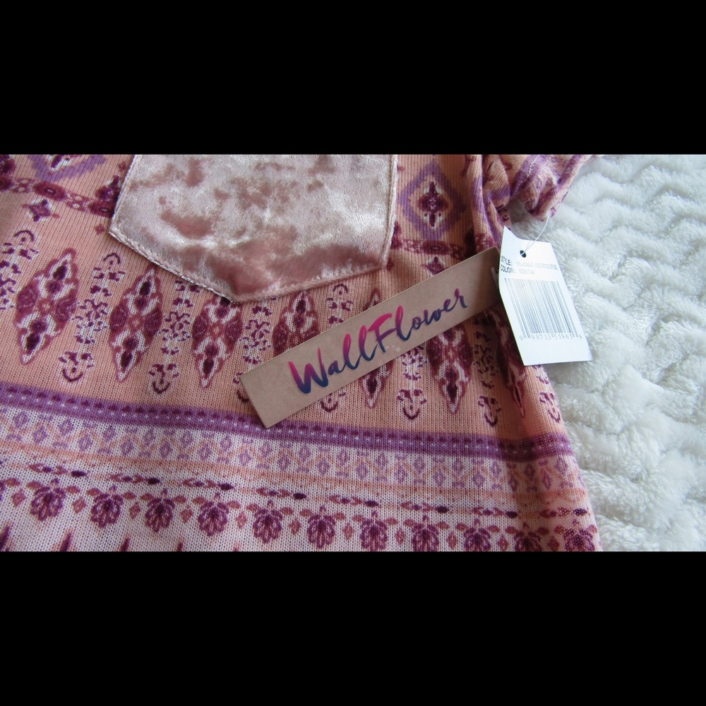 Wallflower Super Cute And Cool Design Top - Picture 5 of 8